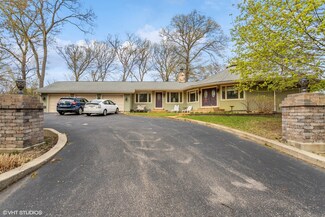 100 Lincolnwood Ct, Spring Grove, IL 60081