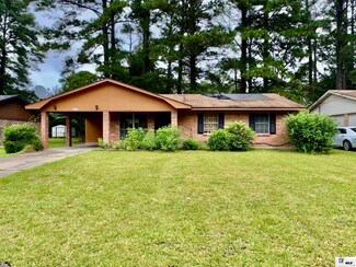 10646 Parkwood Dr, Bastrop, LA 71220
