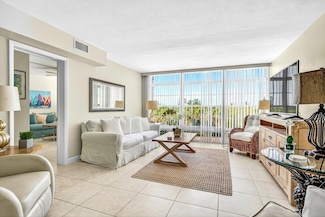 2333 Indian River Blvd Unit 404, Vero Beach, FL 32960