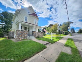 24 Halcyon St, Schenectady, NY 12302