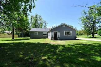 7726 Lake St, Alanson, MI 49706