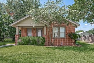 231 Lakeview Dr, Sugar Land, TX 77498