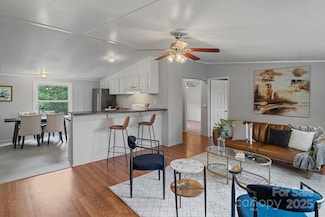 304 New Hope Rd, Lawndale, NC 28090