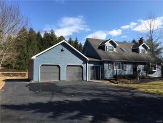 6167 Opossum Ln, Slatington, PA 18080