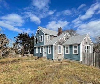 14 Walley Ct, Hyannis, MA 02601