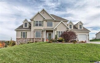 742 Maple Shade Dr, Lewisberry, PA 17339