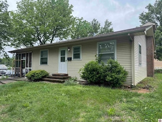 717 1/2 Poplar St, Murray, KY 42071