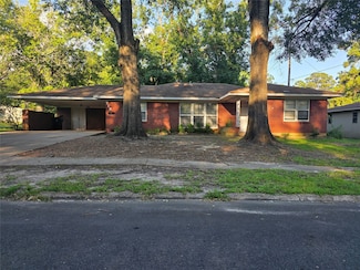 713 10th St NW, Springhill, LA 71075