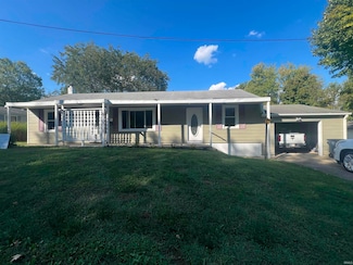 916 W 10th St, Connersville, IN 47331