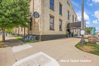 17 S 2nd St Unit 1, Grand Haven, MI 49417