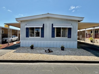 81 Somerset Dr, Santa Rosa, CA 95401
