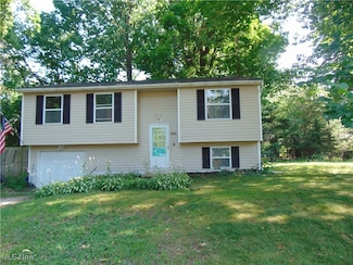 6242 Maxwell Dr, Madison, OH 44057