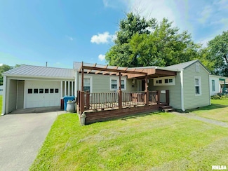 234 Fair Ave, Flora, IL 62839