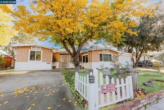 12753 Shoreview Dr, Clearlake Oaks, CA 95423