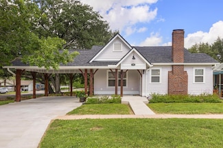 522 S Walnut Ave, Luling, TX 78648