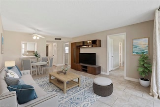 170 Turtle Lake Ct Unit 109, Naples, FL 34105
