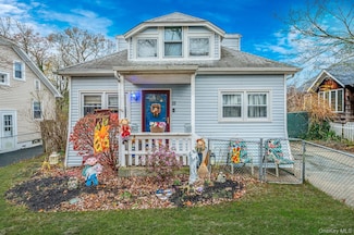 21 S Summit Ave, Patchogue, NY 11772