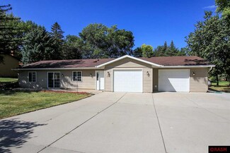 1010 Dale St SW, Hutchinson, MN 55350