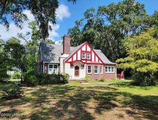 2417 Pine Haven St, Beaufort, SC 29902