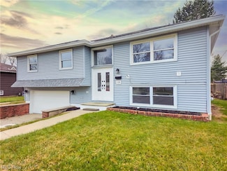 116 Lakehurst Dr, Eastlake, OH 44095