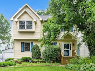 824 Dawes Ave, Wheaton, IL 60189