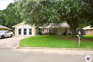 408 Village Ln, Wake Village, TX 75501