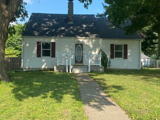 1102 S English Ave, Marshall, MO 65340