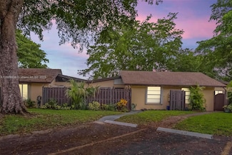 137 Essex Rd Unit 328, Hollywood, FL 33024