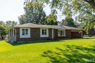56628 Pinecrest Dr, Elkhart, IN 46516