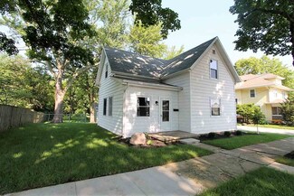 216 N Center St, Flora, IN 46929