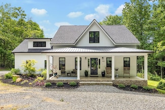 858 Walden Dr, Signal Mountain, TN 37377