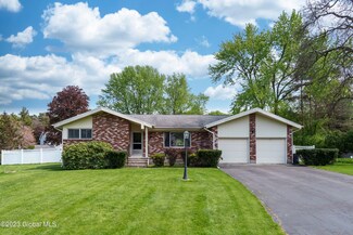 6 Little Ln, Loudonville, NY 12211