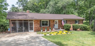 4515 Diamond St, Hudson, NC 28638