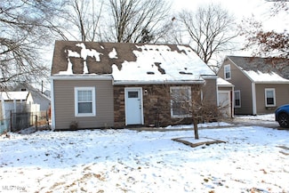 2911 Oakwood Dr, Cuyahoga Falls, OH 44221