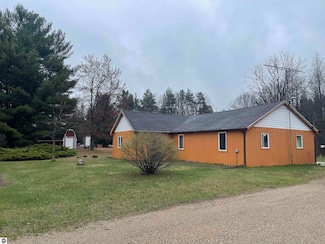 1097 20 Mile Rd, Barryton, MI 49305