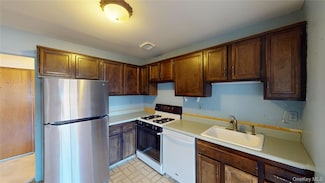 39 Skyline Dr Unit 399, Pomona, NY 10970