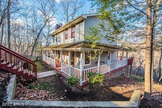 1217 Lakeview Dr, Cross Junction, VA 22625