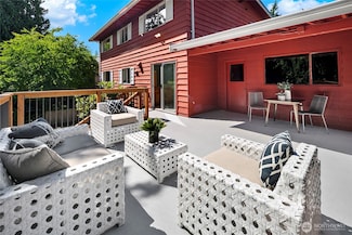 317 NW 177th St, Shoreline, WA 98177
