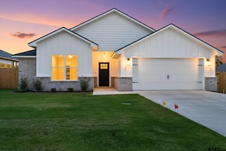 16513 Crossing Cir, Lindale, TX 75771