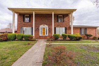 112 Summer Dr, Sikeston, MO 63801