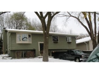 7004 7004 Springhill Cir, Eden Prairie, MN 55344