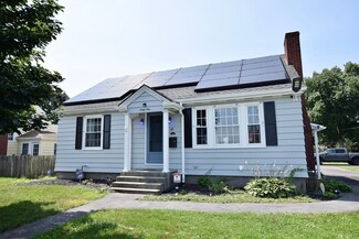 49 Hathaway Rd, Somerset, MA 02726