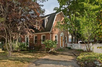 31 Saratoga Way, Portsmouth, NH 03801