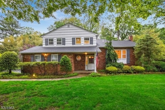 64 Manitou Cir, Westfield, NJ 07090