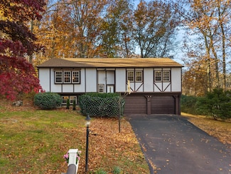 47 Norman Dr, Gales Ferry, CT 06335
