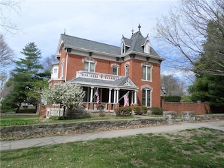 805 N 4th St, Atchison, KS 66002