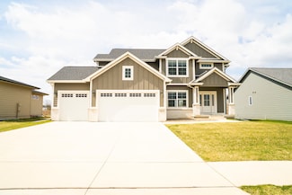 2415 SE 5th St, West Des Moines, IA 50265