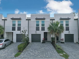1712 Lindley St, Mangonia Park, FL 33407