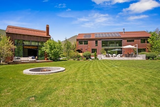 213 Canyon Rd, Hailey, ID 83333