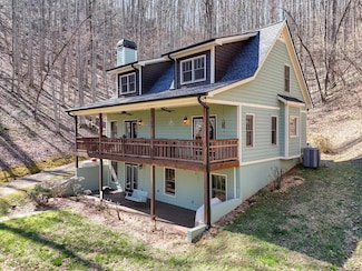 526 Garland Ridge Dr, Hayesville, NC 28904